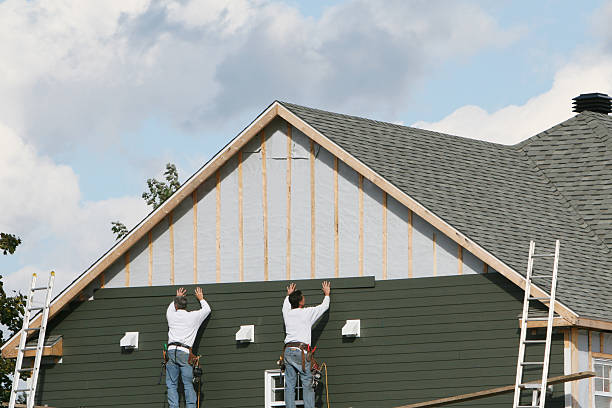 Professional Vinyl Siding technician working in Pratts, VA